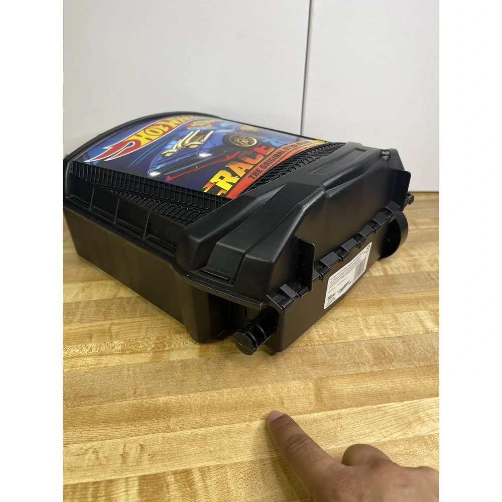 HOT WHEELS WHEELED STORAGE CARRY CASE He's missing‎ a tire